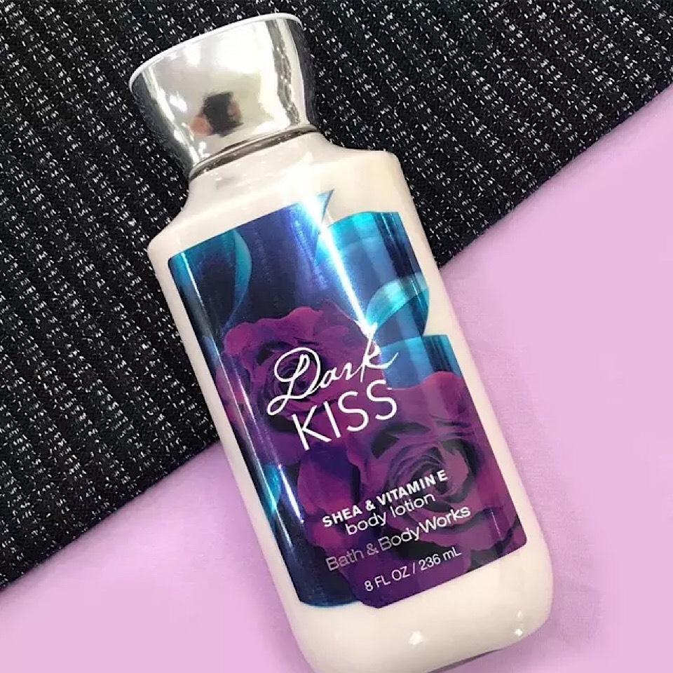 Sữa dưỡng thể Bath & Body Works Dark Kiss Shea & Vitamin E Body Lotion